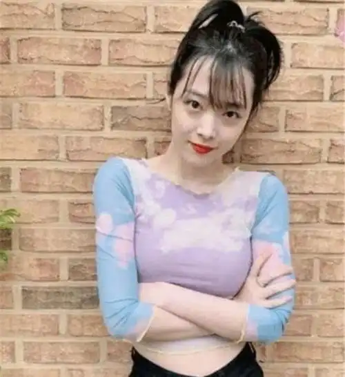 崔雪莉不穿内衣引争议奇葩行为不间断网友早已见怪不怪