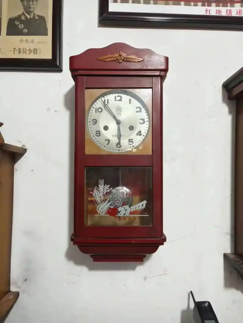 60年代金杯挂钟,纪念意义非常重要!#晒晒老古董 #钟表 # - 抖音