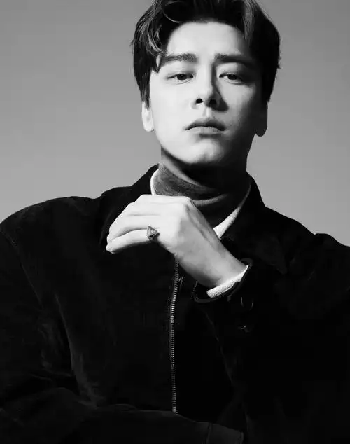 国民国际两手抓李易峰解锁全新高奢代言