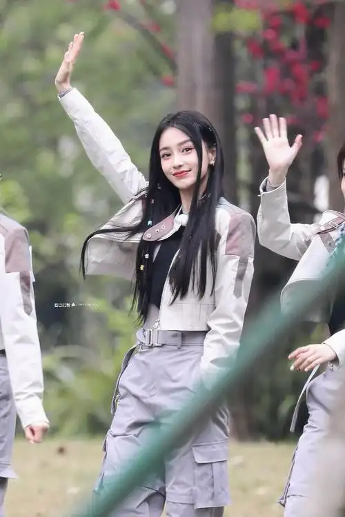 杨颖奔跑吧双马尾编发剧照##angelababy奔跑吧编发剧照