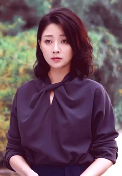 的殷桃陆陆续续出演了许多优秀的影视剧,像大家熟知的《女人一辈子》