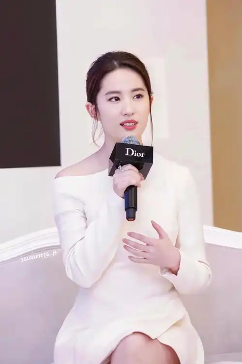 【图集】2016年刘亦菲出席dior花蜜活颜丝悦系列活动  刘家千金