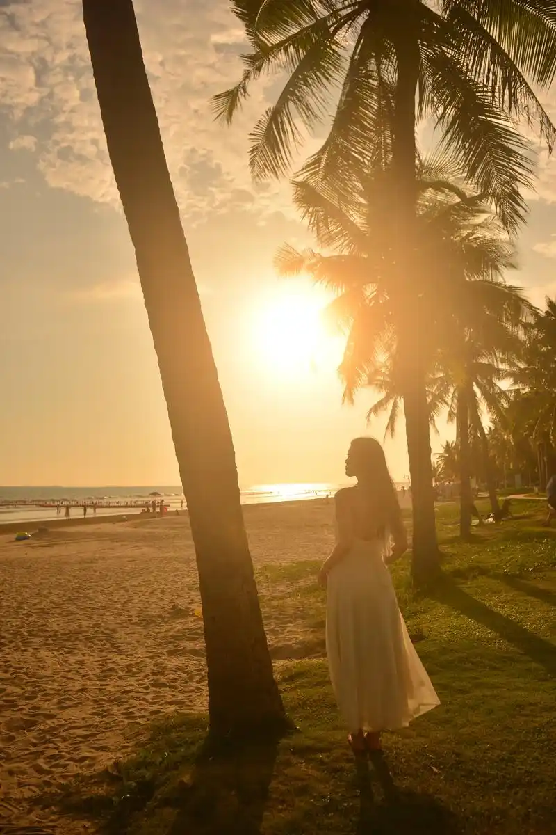 强烈推荐这个绝美海滩6015海边拍照姿势.