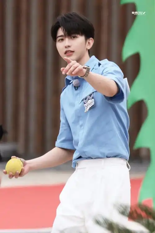 11 蔡徐坤 奔跑吧录制饭拍高清