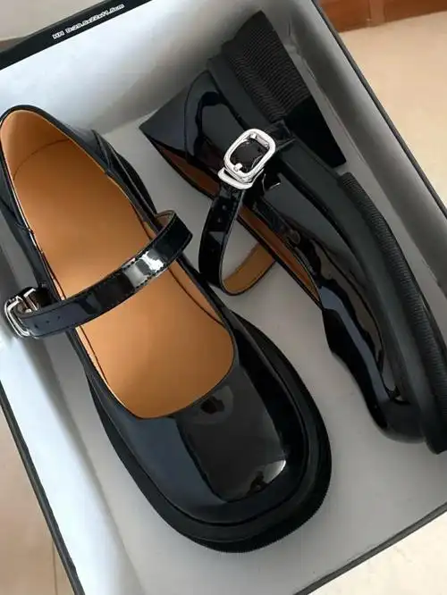 软皮不磨脚75这双漆皮方头小皮鞋好有质感