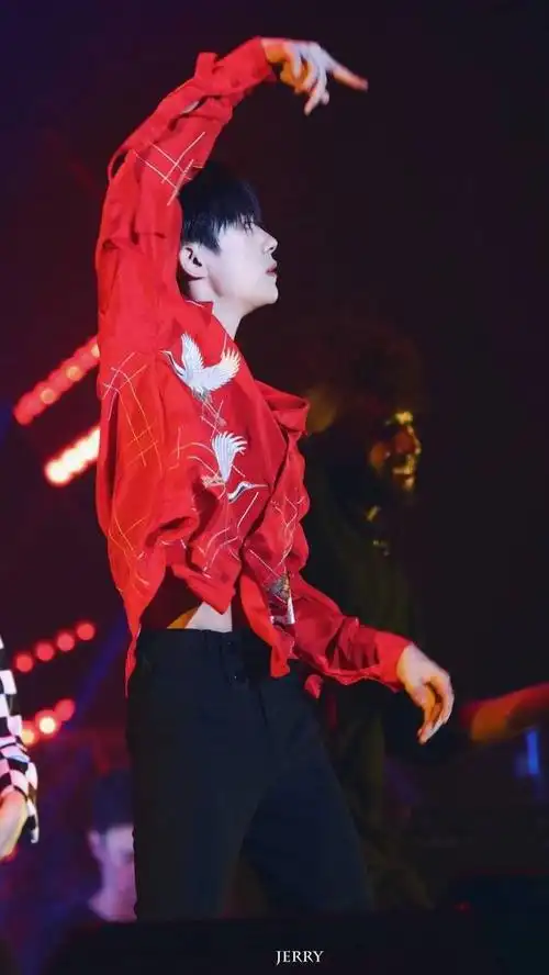 王一博连震吹灰张艺兴夺命八颠易烊千玺帽子舞会跳舞的男生真绝