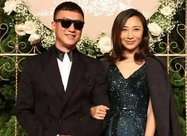 孙红雷被曝疑似移民澳大利亚,携小15岁娇妻与5岁女儿定居澳洲,转移上