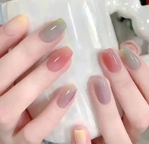 2023夏季超流行的渐变美甲来一波~_时尚_颜色_季节