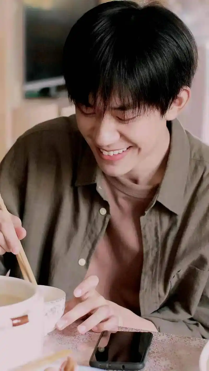 打劫!放下我玺子哥的卡哇伊照片#易烊千玺 #玺子哥 #奶萌 - 抖音