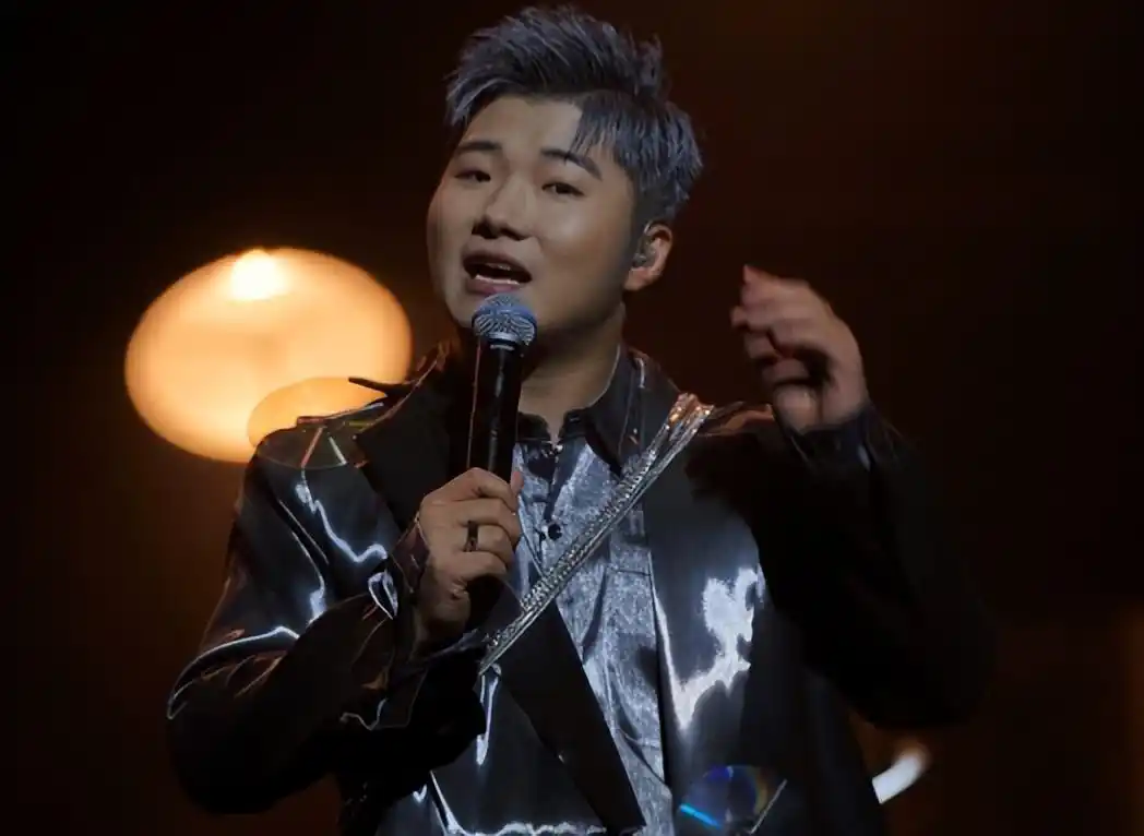 网红白小白回应"跳槽"传闻,直言:没和官方签约,可双平台直播