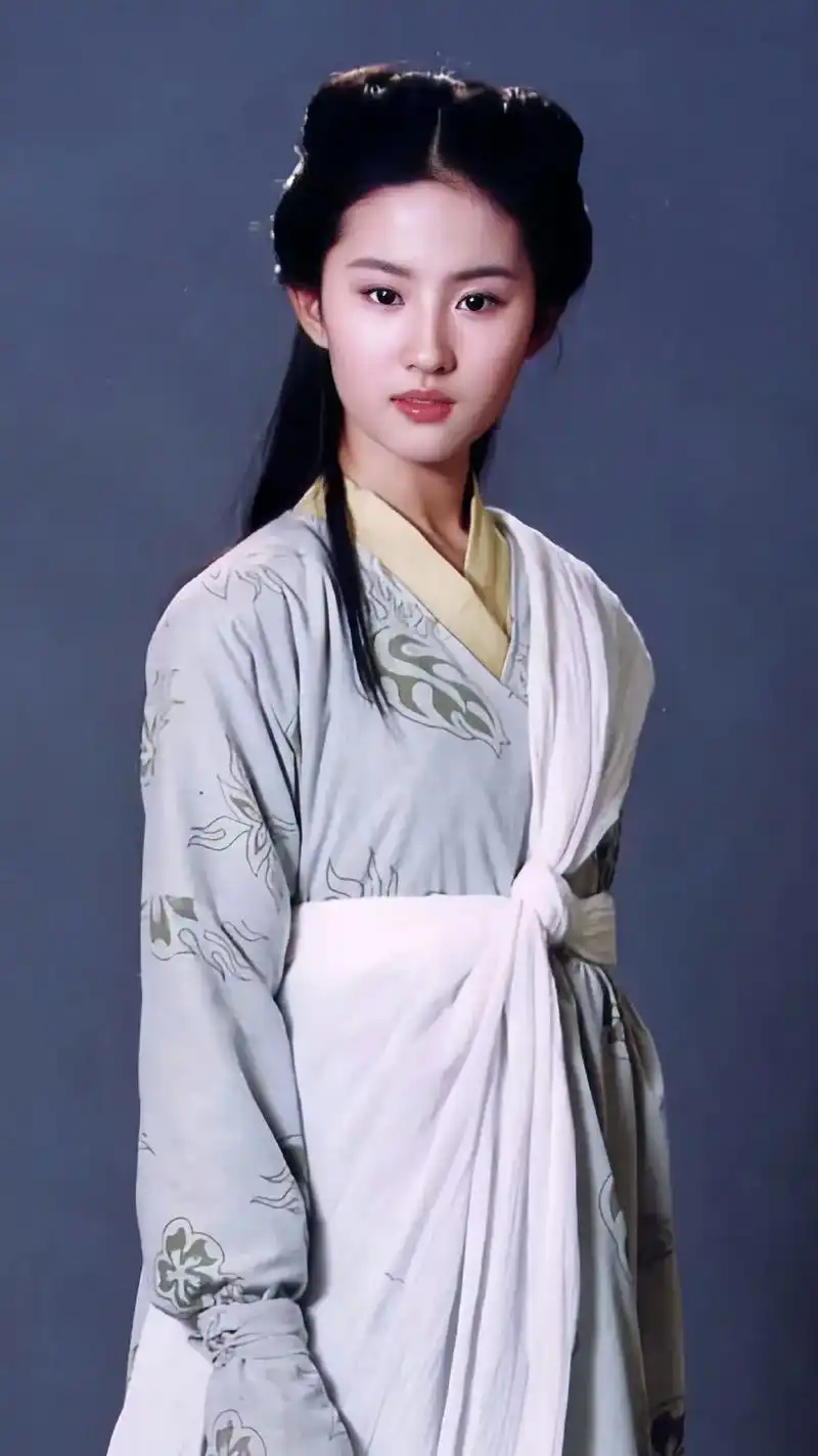 赵灵儿定妆照 片场随拍.18岁的#刘亦菲 有多可爱吖 - 抖音