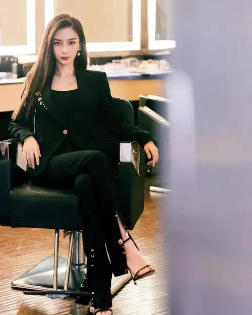 angelababy西装造型又美又飒