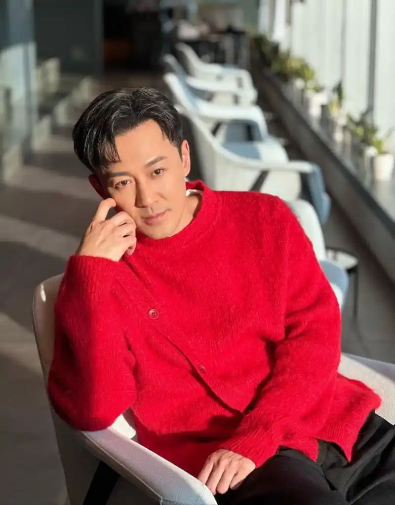 林峯如今依旧那么帅气迷人