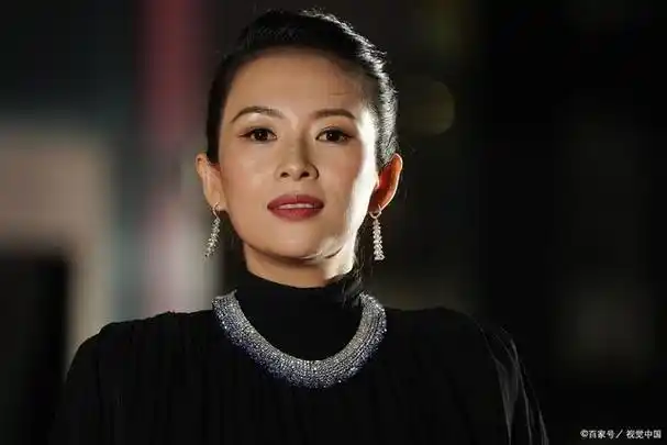 说到章子怡想必大家都很熟悉,在北京出生,北京长大,虽然家里是普通的