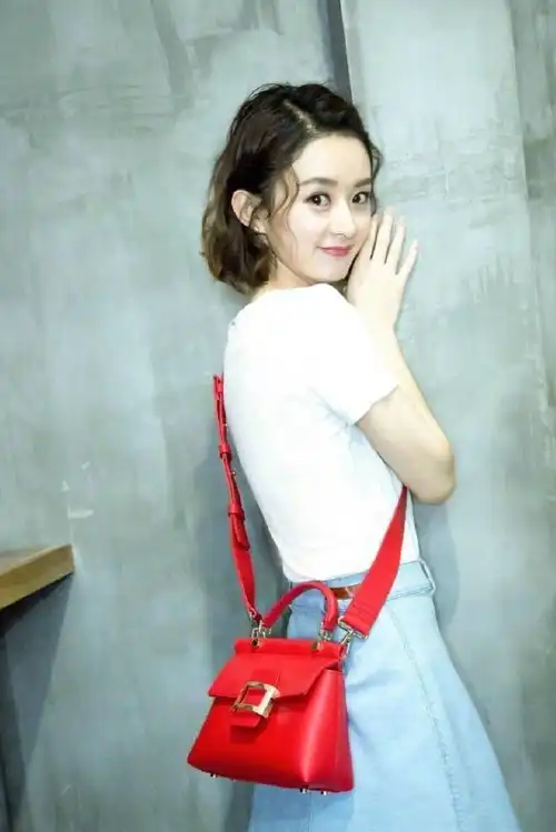 短发卷发也是很时髦,圆脸女人这样弄,特别好看,赵丽颖就是这样的发型