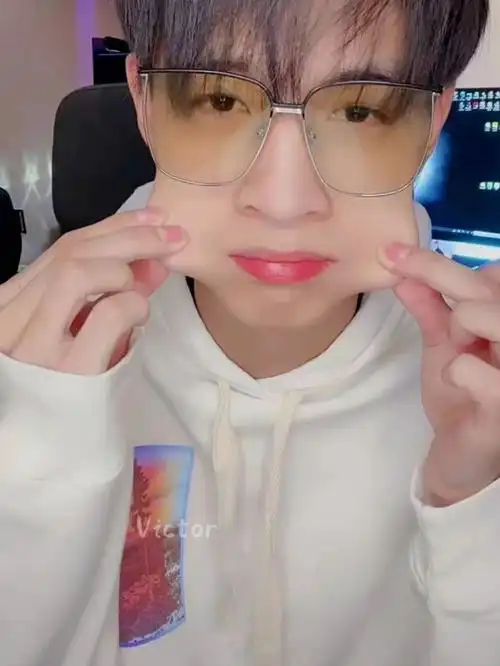 尽管他吸烟,爱蹦迪,喝酒,但并不妨碍我喜欢他7815781578