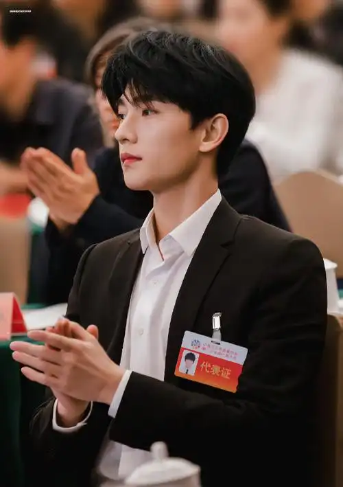 杨洋#小时候出道前童年照早期 美图头像杂志代言图片开屏视频 手机