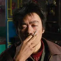 王宝强抽烟头像黑白【点击鼠标右键下载】