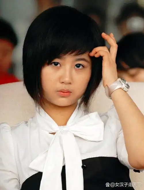 杨紫近照与旧照带来惊喜,面容变化成焦点引发热议