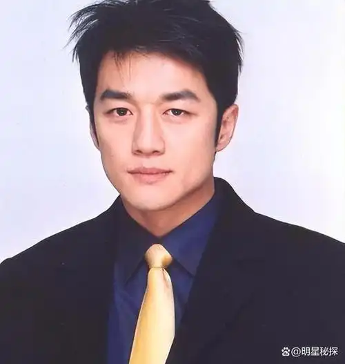 陈建斌大学旧照流出亮点却全在李亚鹏,怪不得王菲周迅都"沦陷"