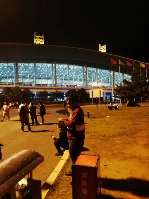 晚上十一点钟到达南昌机场