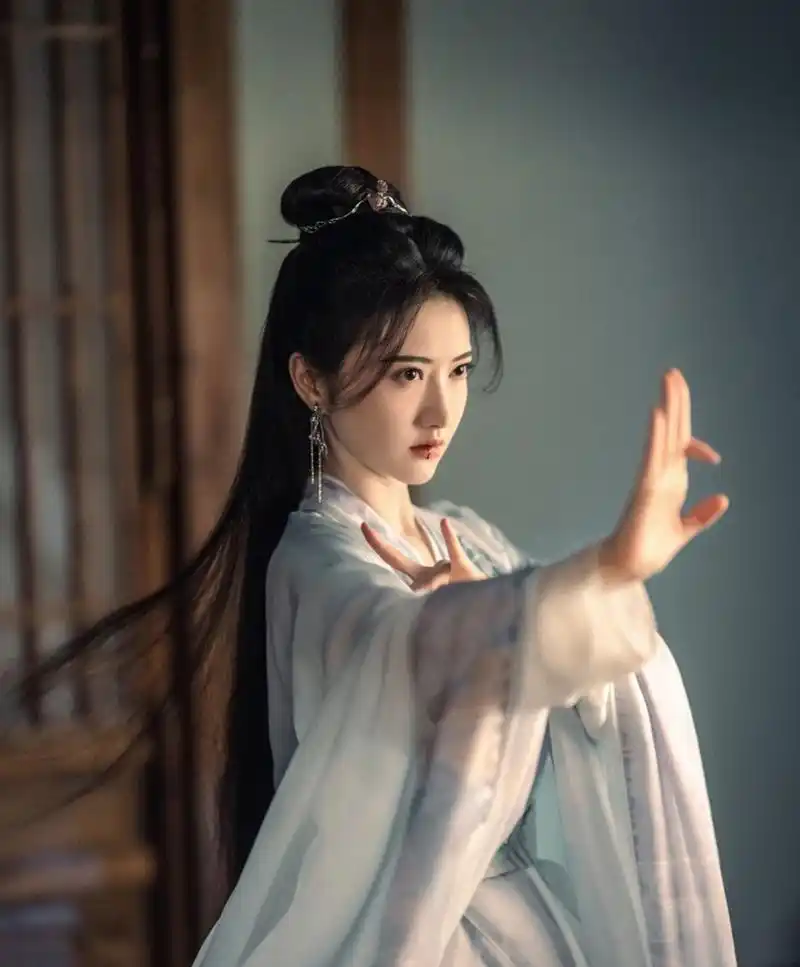 景甜古装新剧造型惊艳亮相.