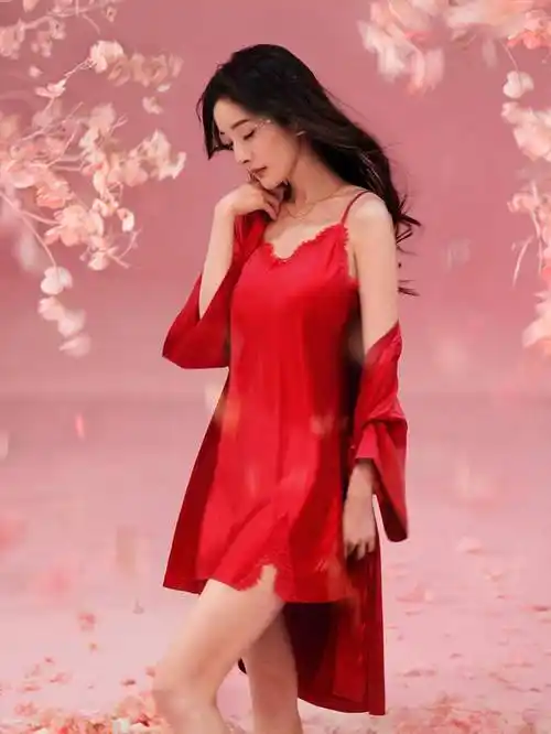 杨幂维密新年写真,性感内衣上演美好身材风情万种_现年_女人_品牌