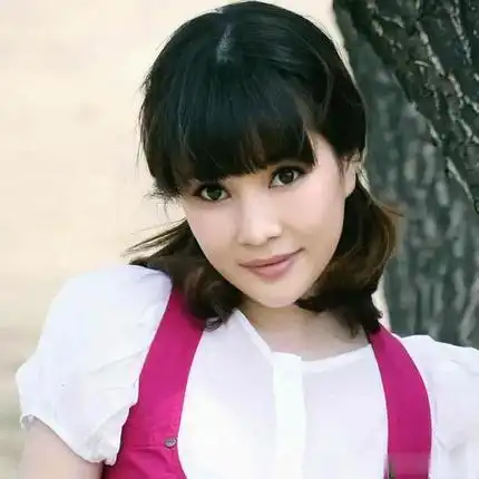 25岁的袁茵带着45岁的侯耀文回家见父母,她母亲不同意:"我女儿年轻