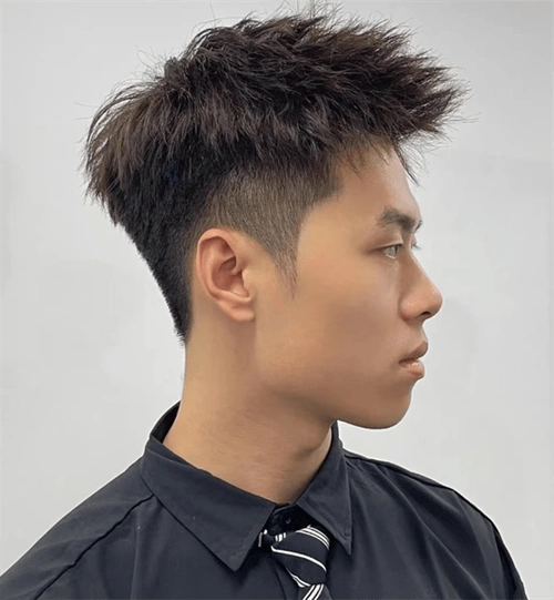 前刺发型钢夹烫 ,清爽干净,帅气阳光.