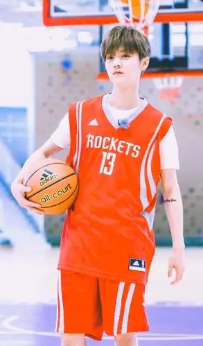 全能运动小子鹿晗,打篮球也是专业的