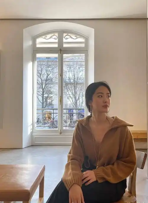 资源咖杨采钰真会穿时尚上衣配牛仔裤上紧下松秀出大长腿