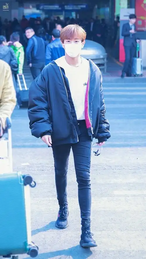 为李汶翰的腿!盖一座楼!饿了就来看看旺旺的腿!