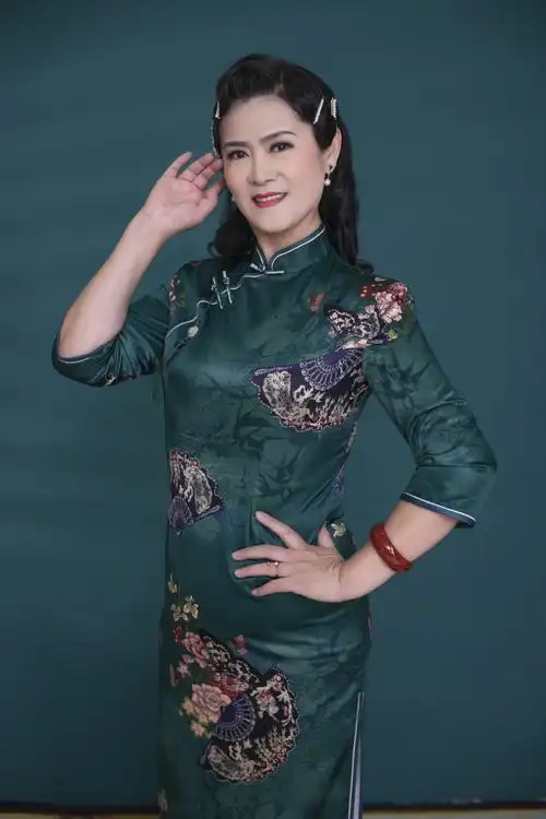 夕阳红的美篇旗袍女人