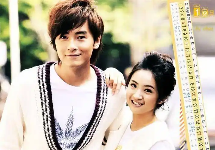 郑元畅林依晨再次合体,多年过去两人依旧拥有情侣感.