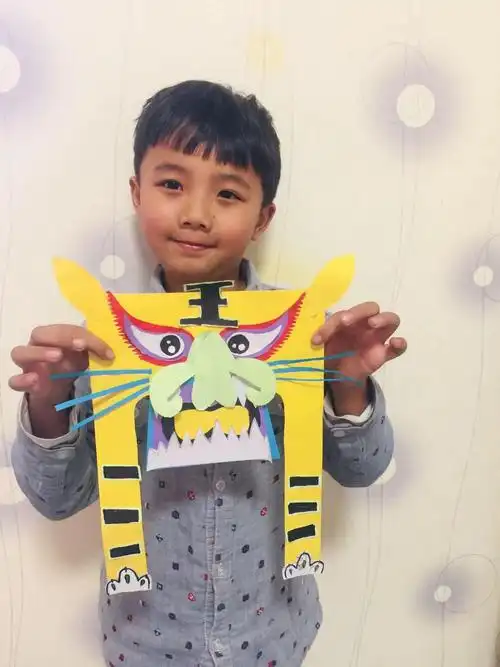 焦东路小学二年级美术——虎虎生威的虎头饰作业展