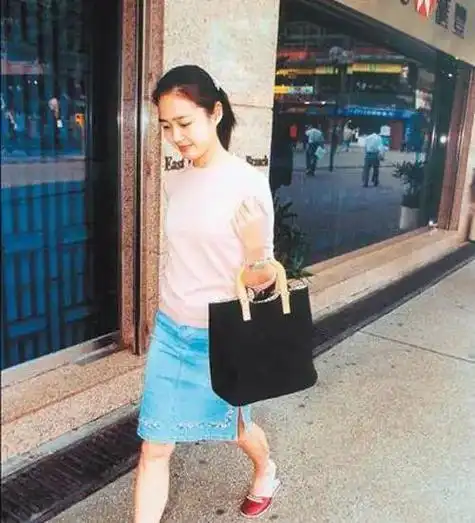 刘德华官宣妻子名字!并非叫朱丽倩,而是有草字头的朱丽蒨__财经头条