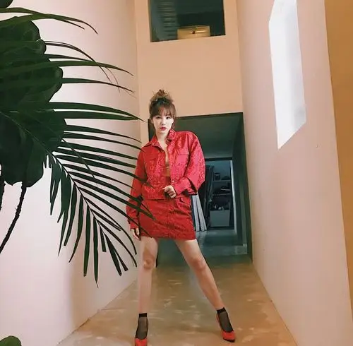 火箭少女只认识杨超越论穿搭看似普通却大有文章的徐梦洁赢了