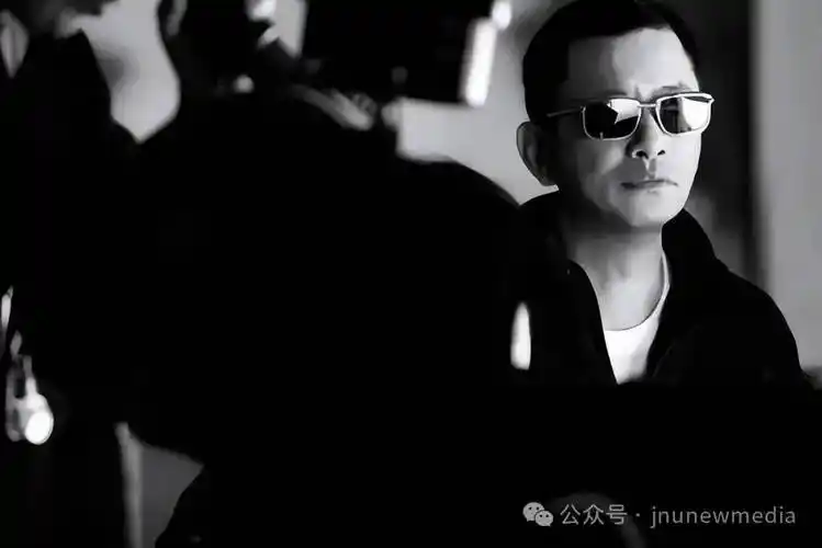 王家卫由小说原著魔改的《繁花》有何魔力?看这五点你