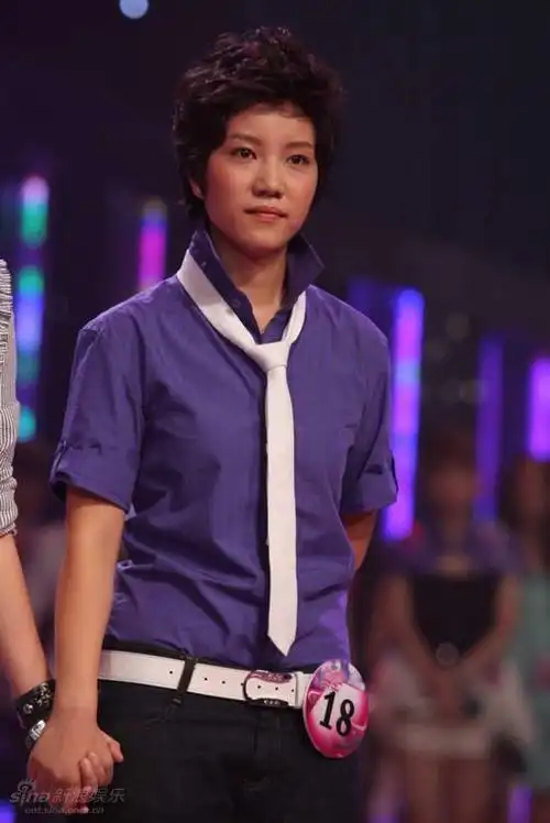 图文:快女全国首场总决赛-李霄云