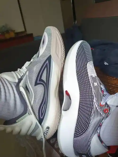 玩家视角:求问彭于晏们,有没有比较偏力量型的节奏型后卫的鞋?