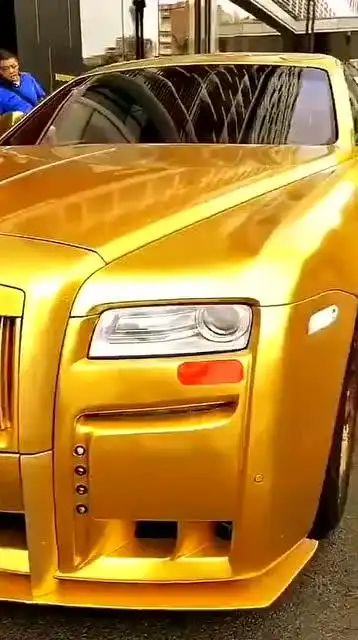 纯金打造限量版豪车,每个角落都弥漫着土豪的气息,知道车主是谁吗