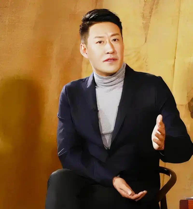 演员于震这是怎么了?