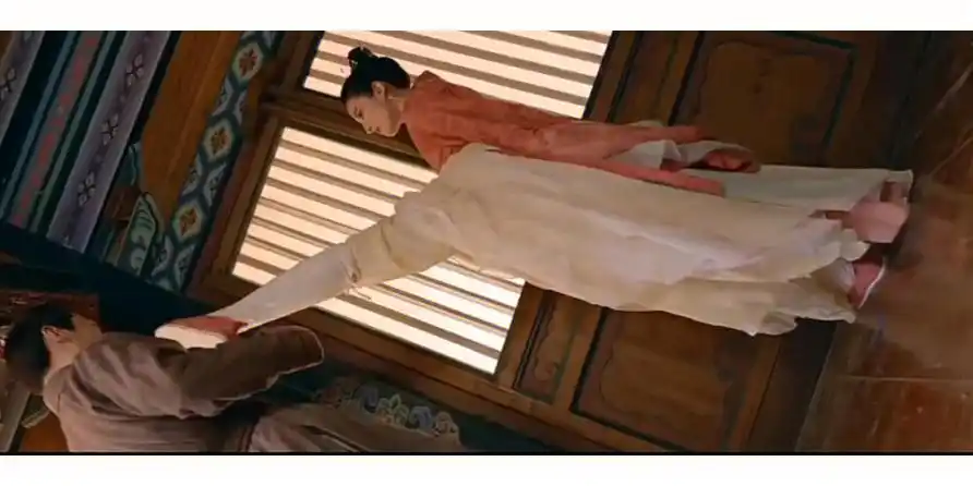 这一幕让我想起二代妖精里腿咚#刘亦菲梦华录  ##刘亦菲  #刘亦菲梦华