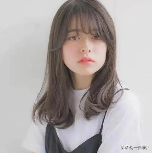 适合圆脸减龄又可爱的女生发型