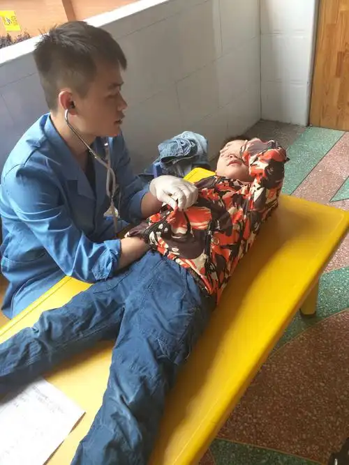 石门县楚江街道第一幼儿园的小朋友进行了一年一次的健康体检,全方面