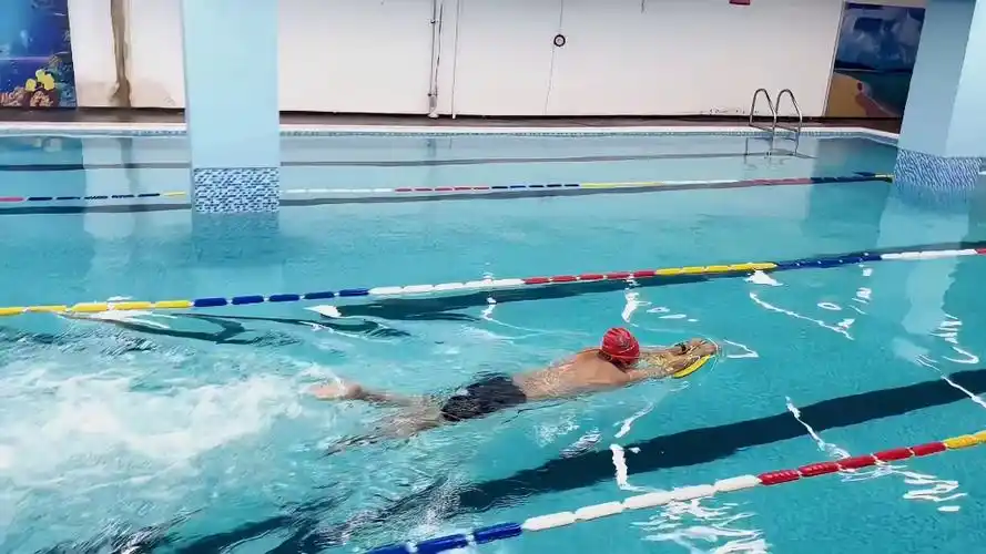 自学自由泳打腿,不知道发力对了没?