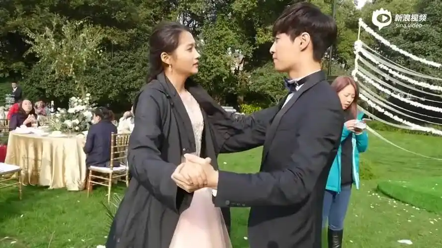 视频:《好先生》张艺兴绅士 揽关晓彤跳交谊舞