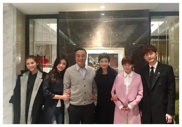 她曾是张翰"妈妈",女儿是奥运冠军,今51岁风韵犹存成人生赢家