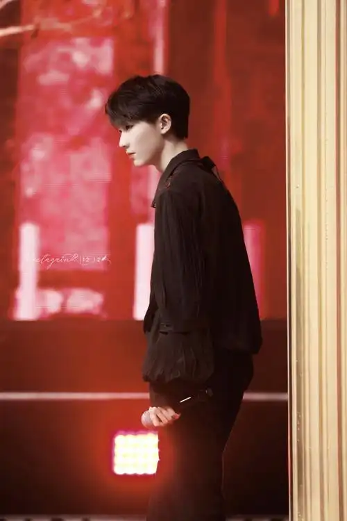 马嘉祺《对话》舞台