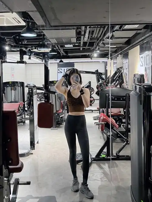 女孩子可以没有胸但是不能没有胸肌